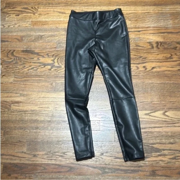 Sleek Black Leather Pants - Picture 2 of 4